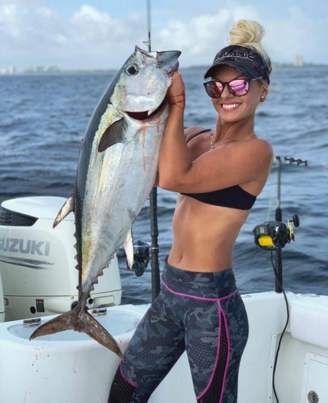 Fishing Queen: Michelle Dalton (25 pics) .