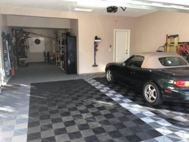 People Show Photos Of Their Garages (25 pics)