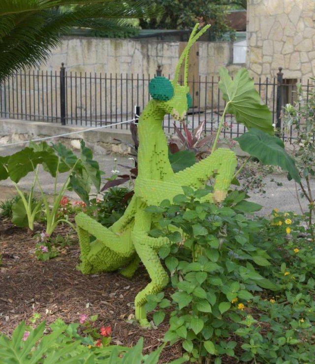 The San Antonio Zoo Replaced Real Animals With LEGO Copies (27 pics)