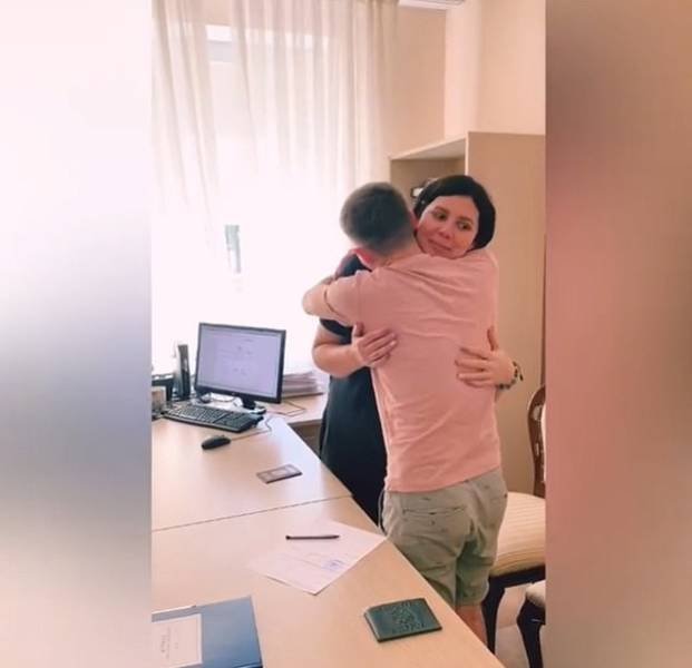 35-Year Old Stepmom Marries Her 20-Year-Old Stepson (14 pics)