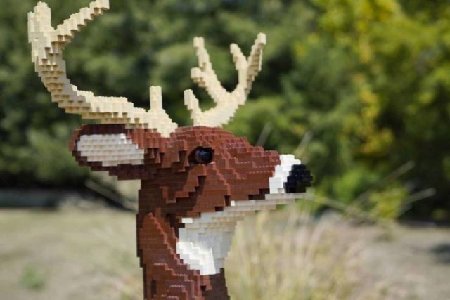 The San Antonio Zoo Replaced Real Animals With LEGO Copies (27 pics)