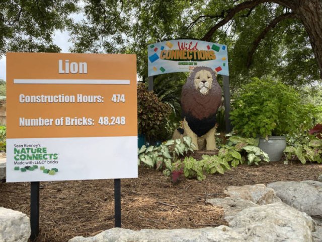 The San Antonio Zoo Replaced Real Animals With LEGO Copies (27 pics)