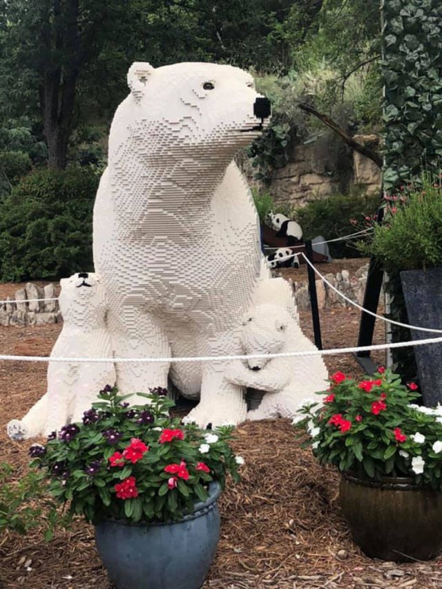 The San Antonio Zoo Replaced Real Animals With LEGO Copies (27 pics)