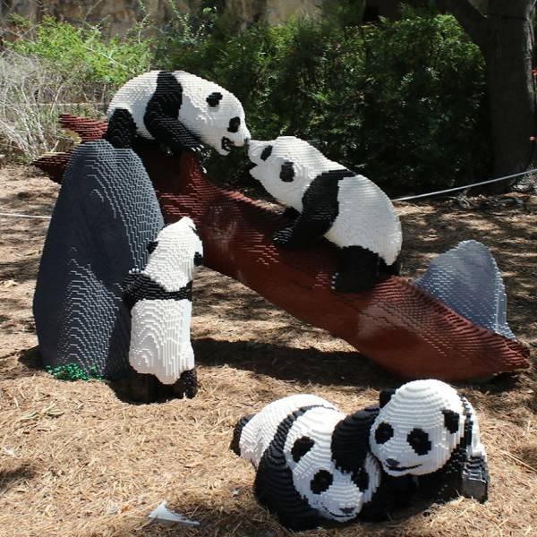 The San Antonio Zoo Replaced Real Animals With LEGO Copies (27 pics)