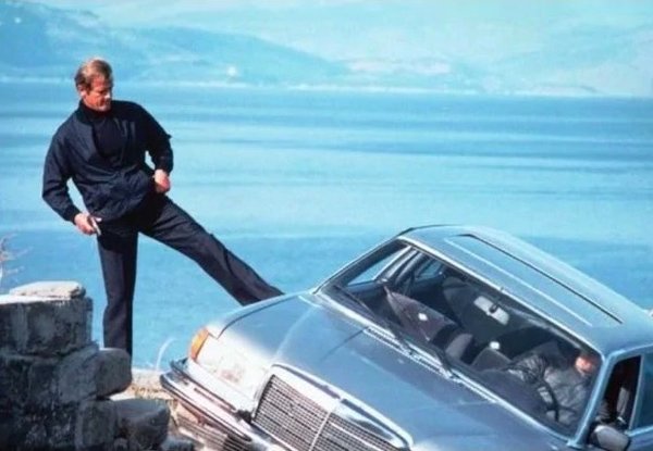 Top James Bond Action Scenes (15 pics)