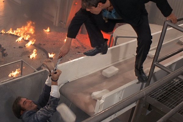 Top James Bond Action Scenes (15 pics)