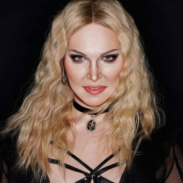 Makeup Transformations By Alexis Stone (51 pics) Makeup Transformations By Alexis Stone (51 pics)