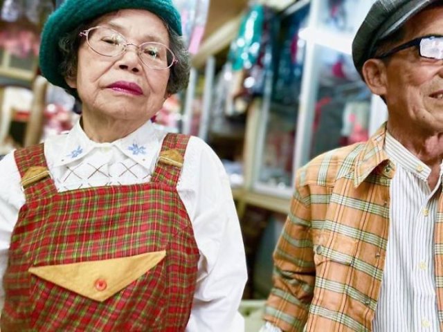 Taiwanese Couple Poses In Forgotten Clients Clothes From Laundry (25 pics)