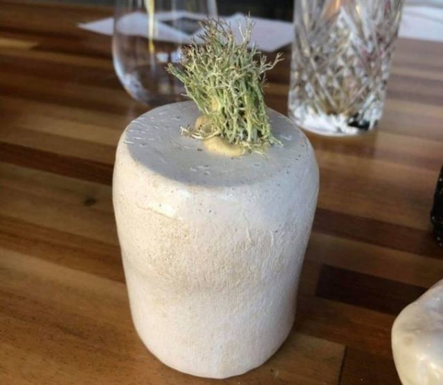 Weird Ways Restaurants Serve Food (17 pics) Weird Ways Restaurants Serve Food (17 pics)