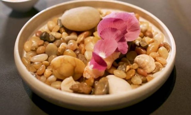 Weird Ways Restaurants Serve Food (17 pics) Weird Ways Restaurants Serve Food (17 pics)