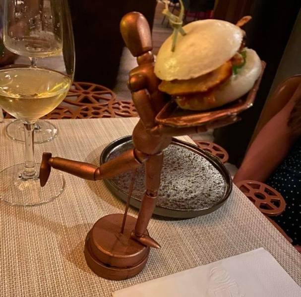 Weird Ways Restaurants Serve Food (17 pics) Weird Ways Restaurants Serve Food (17 pics)