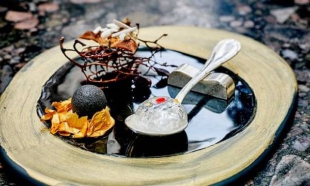 Weird Ways Restaurants Serve Food (17 pics) Weird Ways Restaurants Serve Food (17 pics)