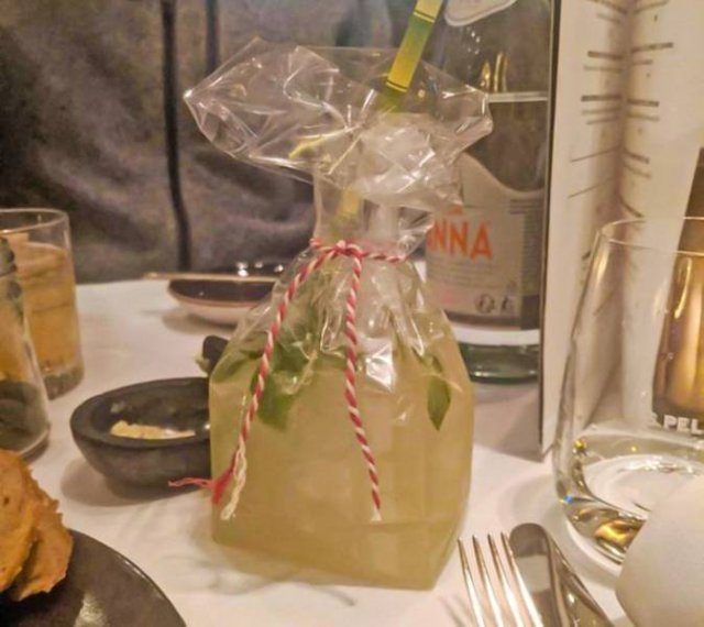 Weird Ways Restaurants Serve Food (17 pics) Weird Ways Restaurants Serve Food (17 pics)