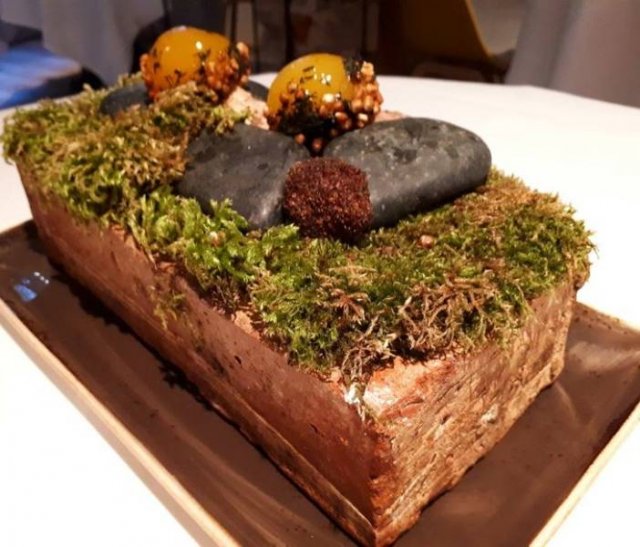 Weird Ways Restaurants Serve Food (17 pics) Weird Ways Restaurants Serve Food (17 pics)