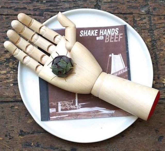 Weird Ways Restaurants Serve Food (17 pics) Weird Ways Restaurants Serve Food (17 pics)