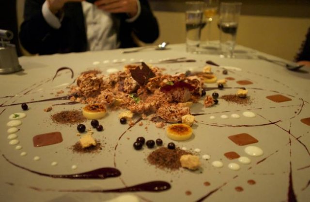 Weird Ways Restaurants Serve Food (17 pics) Weird Ways Restaurants Serve Food (17 pics)
