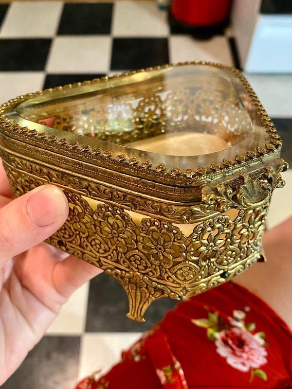 Cheat Thrift Shop Treasures (24 pics)