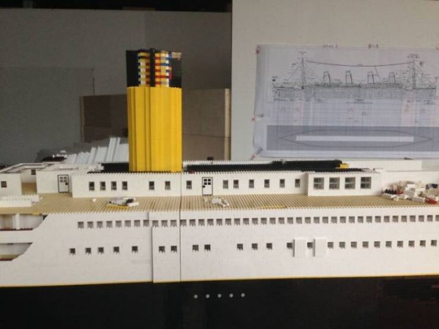 The World's Largest Titanic LEGO Model Built From 56 Thousand Bricks ...