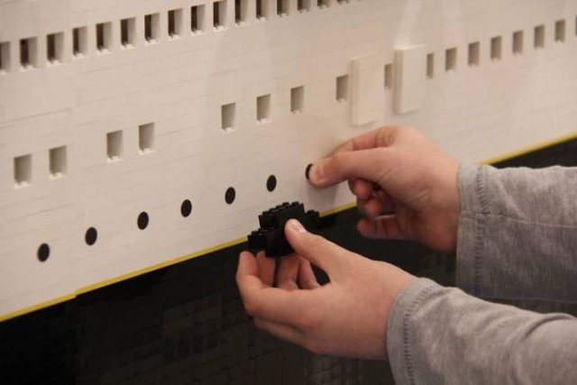 The World's Largest Titanic LEGO Model Built From 56 Thousand Bricks (25 pics)
