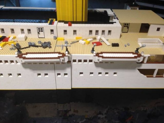 The World's Largest Titanic LEGO Model Built From 56 Thousand Bricks (25 pics)