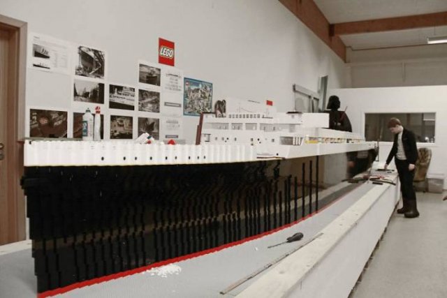 The World's Largest Titanic LEGO Model Built From 56 Thousand Bricks