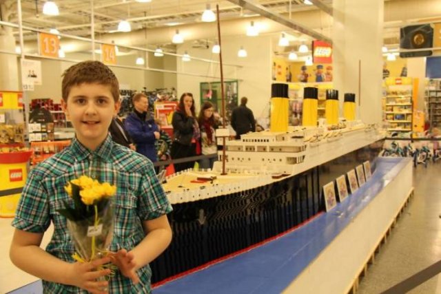 The World's Largest Titanic LEGO Model Built From 56 Thousand Bricks (25 pics)