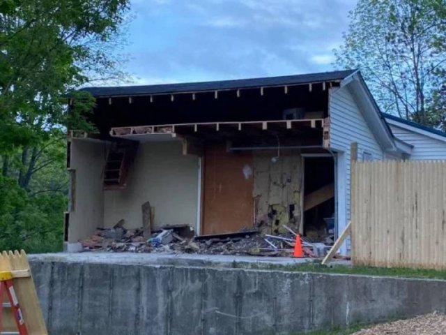Property Dispute: Man Got Half Of His Neighbors Garage (9 pics)