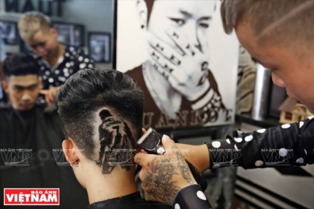 This Vietnamese Hair Stylist Creates Real Art On Client's Heads (18 pics)