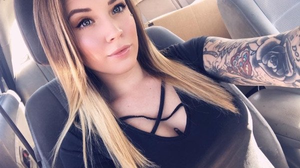 Hot Car Selfies (37 pics)