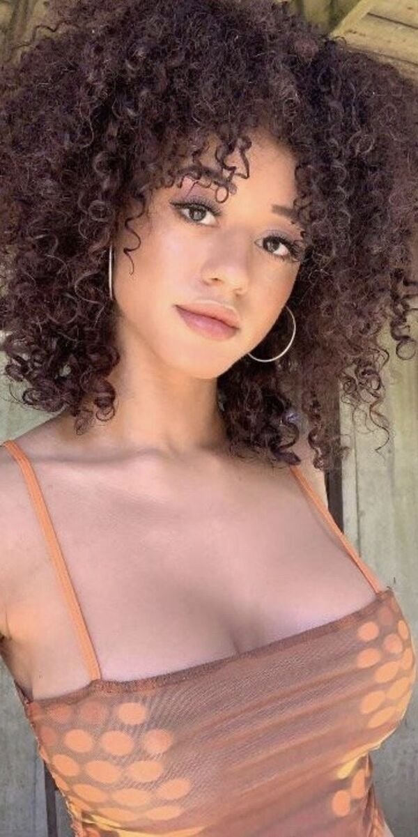 Hot Girls (90 pics)