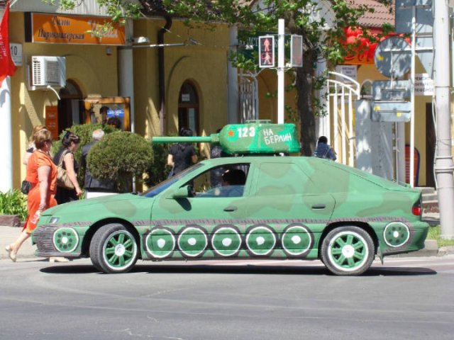 Russians And Their Tanks-Cars (24 pics)
