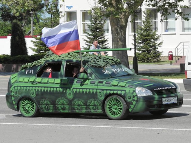 Russians And Their Tanks-Cars (24 pics)