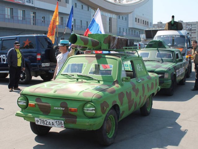 Russians And Their Tanks-Cars (24 pics)