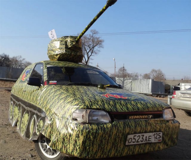 Russians And Their Tanks-Cars (24 pics)