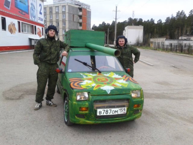 Russians And Their Tanks-Cars (24 pics)