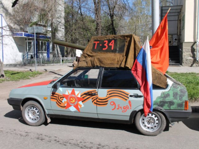 Russians And Their Tanks-Cars (24 pics)