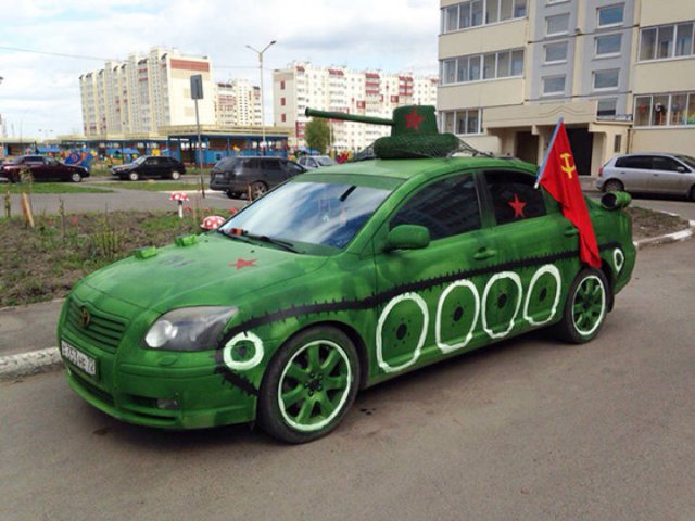 Russians And Their Tanks-Cars (24 pics)