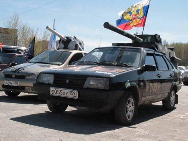 Russians And Their Tanks-Cars (24 pics)