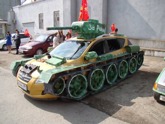 Russians And Their Tanks-Cars (24 pics)