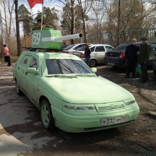 Russians And Their Tanks-Cars (24 pics)