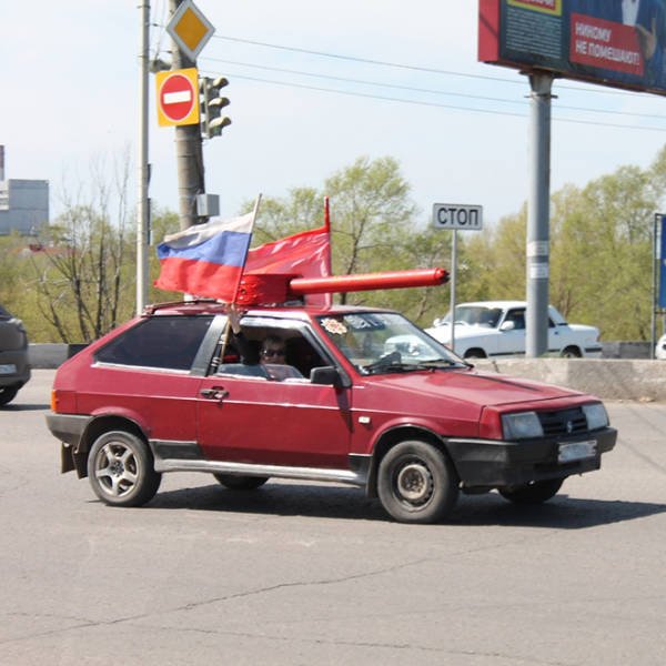 Russians And Their Tanks-Cars (24 pics)