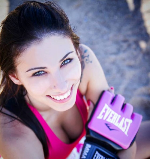 MMA Girls (43 pics)