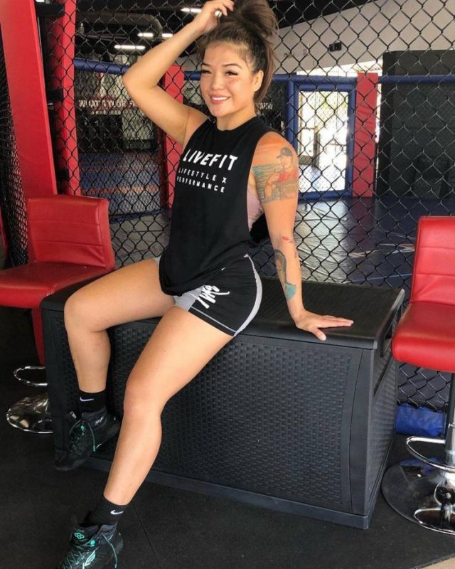 MMA Girls (43 pics)