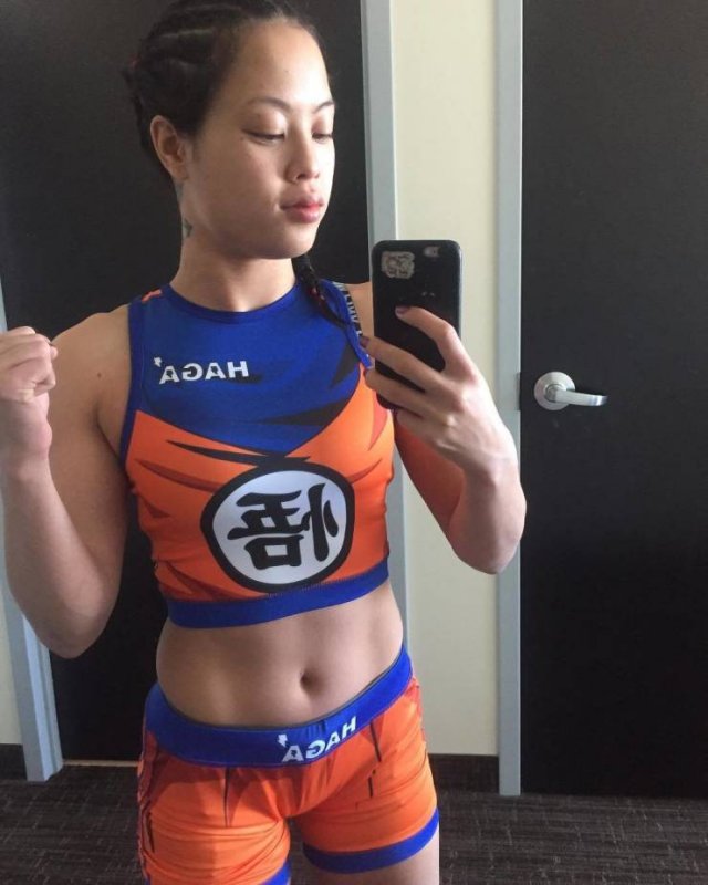 MMA Girls (43 pics)