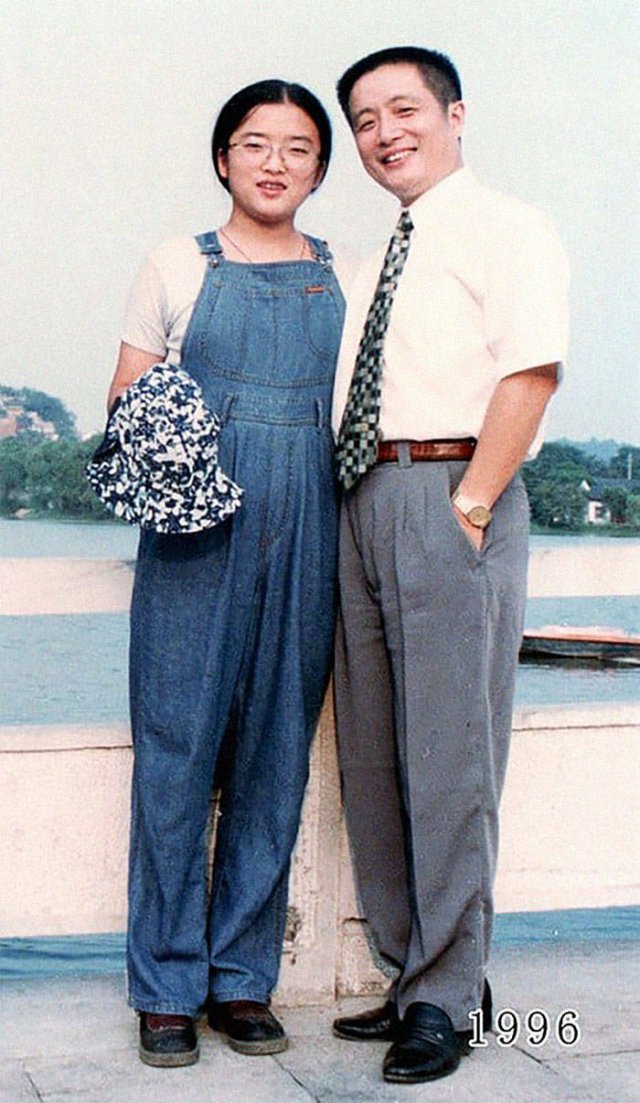 Dad And Daughter Take The Same Photo During 40 Years (41 pics)
