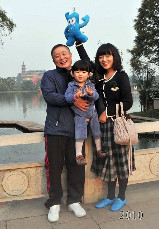 Dad And Daughter Take The Same Photo During 40 Years (41 pics)