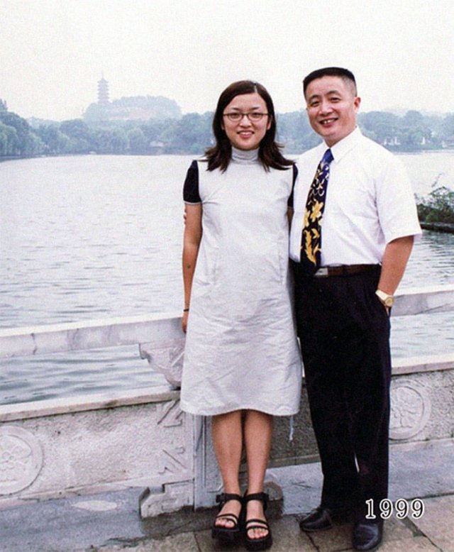 Dad And Daughter Take The Same Photo During 40 Years (41 pics)