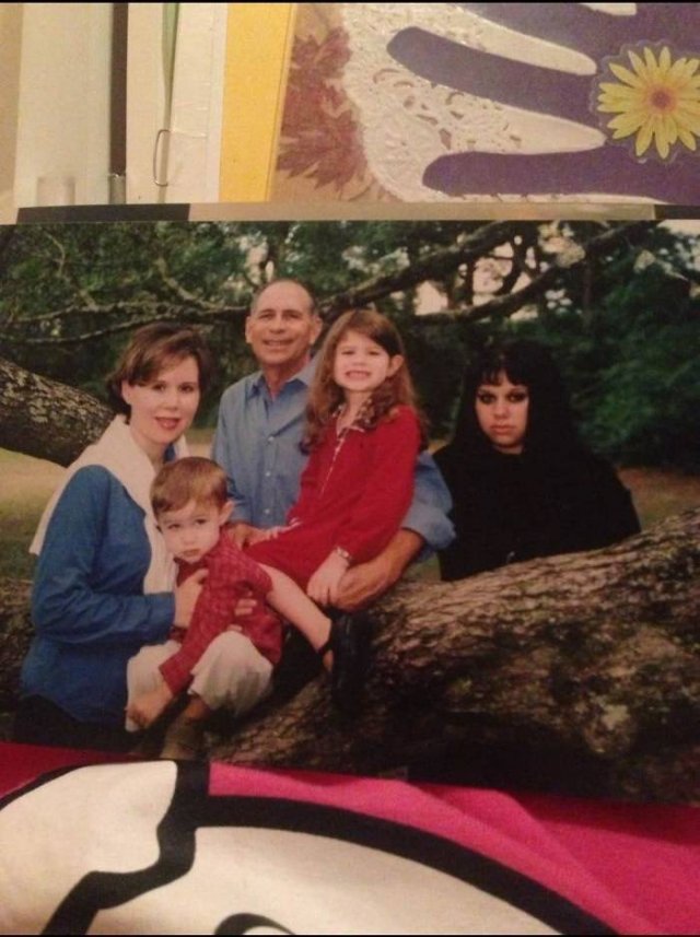 Photos We'd Like To Forget (49 pics)