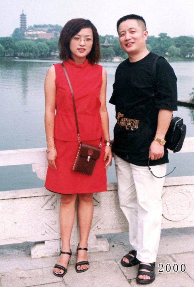 Dad And Daughter Take The Same Photo During 40 Years (41 pics)