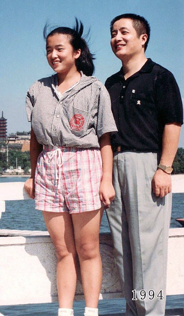 Dad And Daughter Take The Same Photo During 40 Years (41 pics)